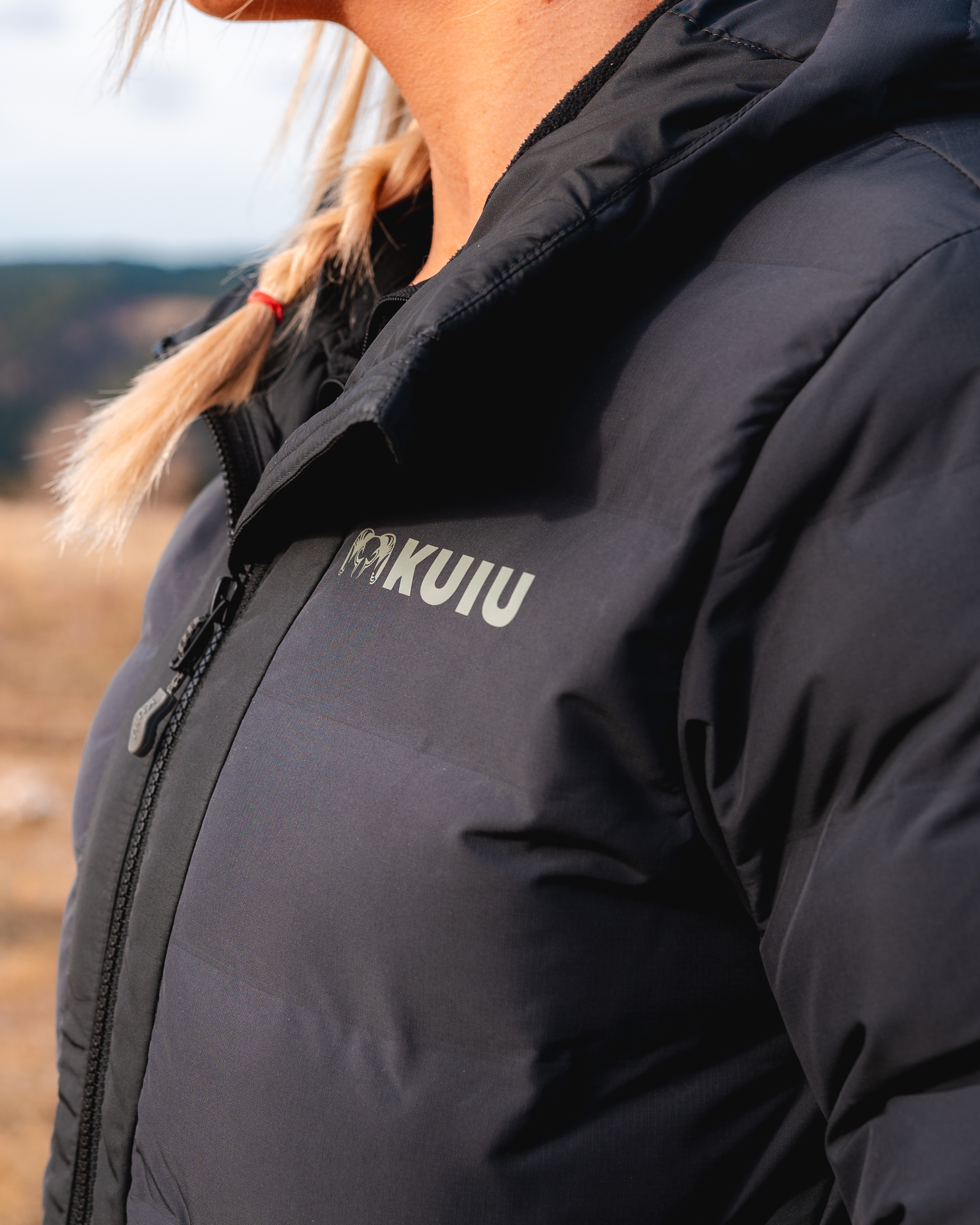 Women's Elements Hooded Jacket | Carbon - Image 7